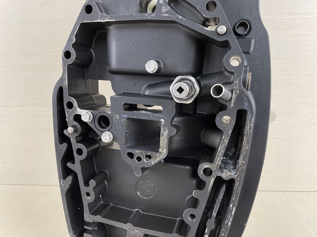 2005 Mercury 40HP 4 Stroke Outboard EFI Adaptor Plate Exhaust Housing 825228A17