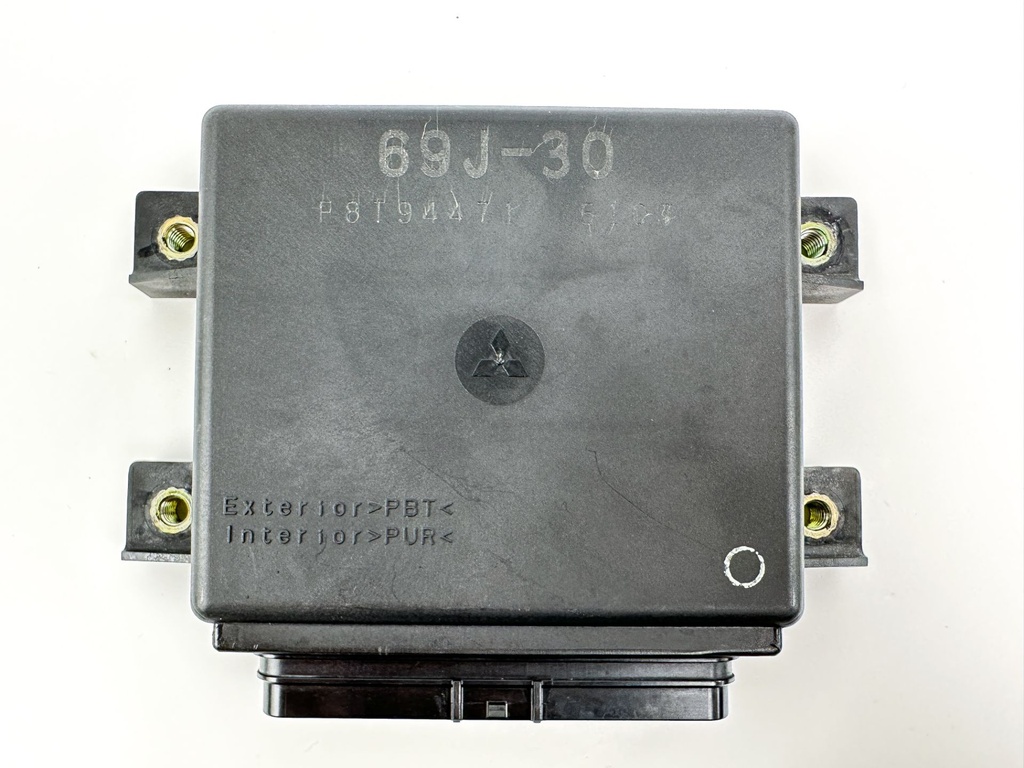 2004 Yamaha 225HP 4 Stroke Engine Control Unit ECU 69J-8591A-30-00 83 Hours