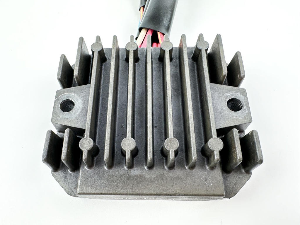 2004 Yamaha 225 HP 4 Stroke Outboard Drive Unit Assembly 69J-83306-01-00 OEM