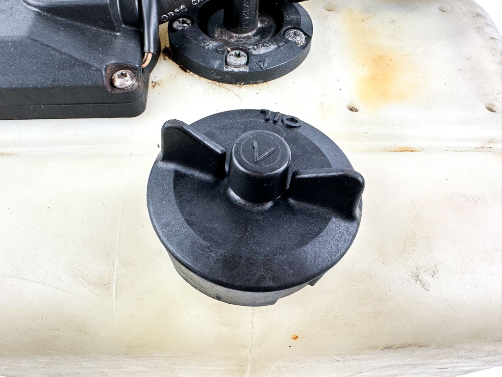 Evinrude Johnson 2 Stroke Remote Oil Supply Tank 3 Gallons