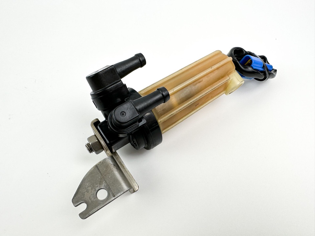 2012 Yamaha 115 HP 4 Stroke Outboard Fuel Filter Assembly 6D8-24560-00-00 OEM