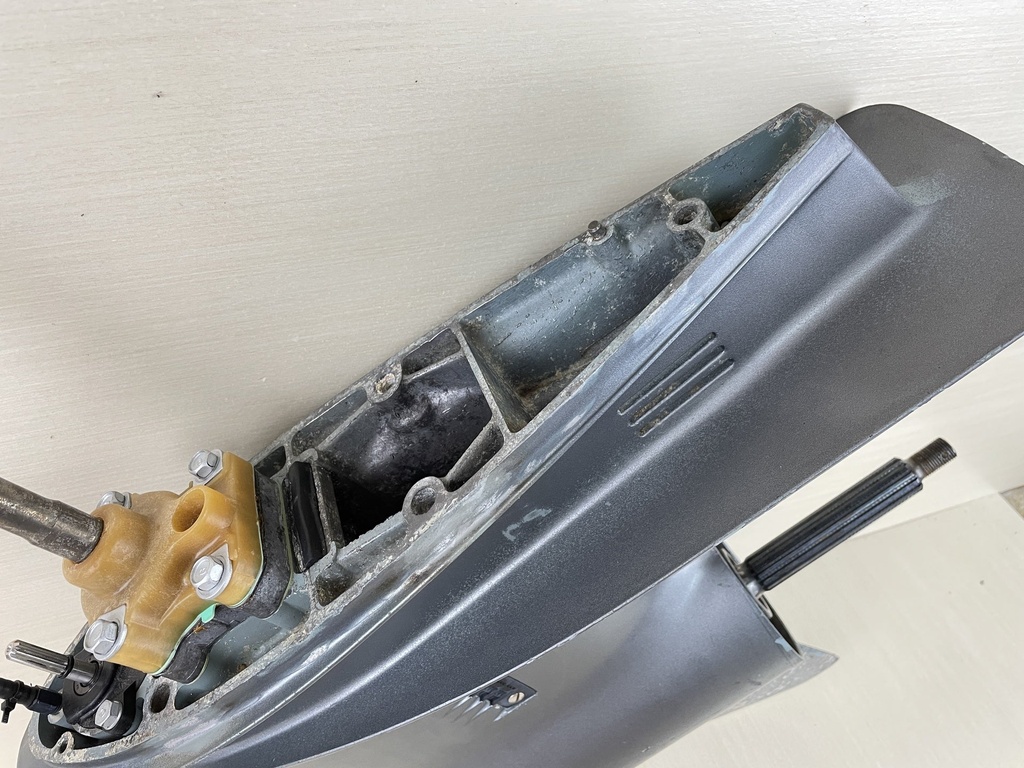 1991 Yamaha 70HP 2 Stroke Outboard 20" Long Lower Unit Gear Case 6H3-45300-1A-8D