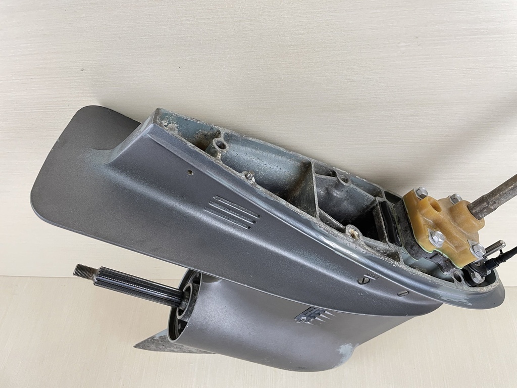 1991 Yamaha 70HP 2 Stroke Outboard 20" Long Lower Unit Gear Case 6H3-45300-1A-8D