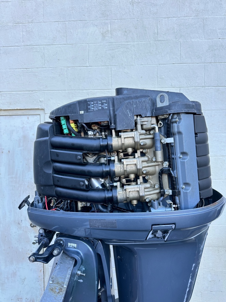 2004 Yamaha F225 225HP 4 Stroke Outboard Engine W/ 25" Shaft