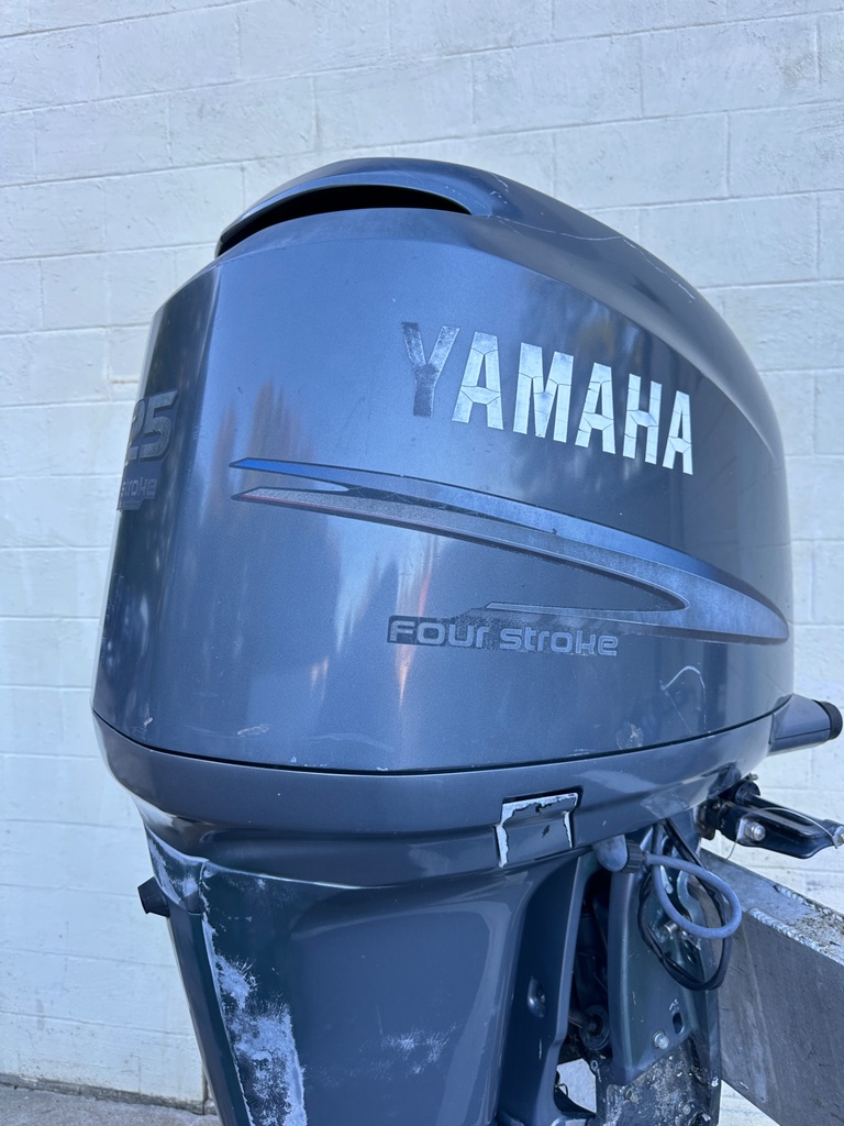2004 Yamaha F225 225HP 4 Stroke Outboard Engine W/ 25" Shaft