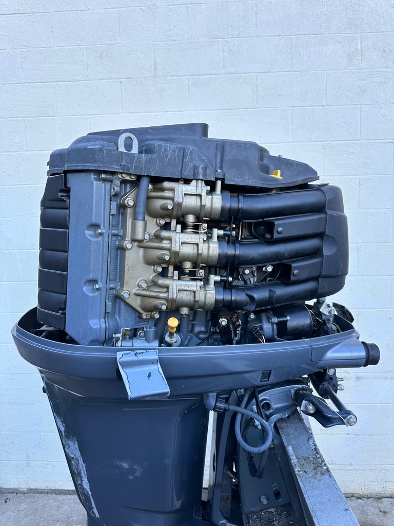 2004 Yamaha F225 225HP 4 Stroke Outboard Engine W/ 25" Shaft
