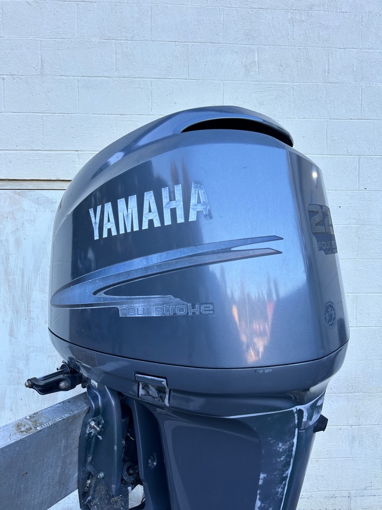 2004 Yamaha F225 225HP 4 Stroke Outboard Engine W/ 25" Shaft