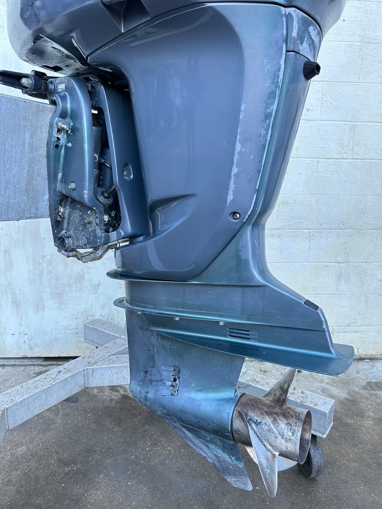 2004 Yamaha F225 225HP 4 Stroke Outboard Engine W/ 25" Shaft