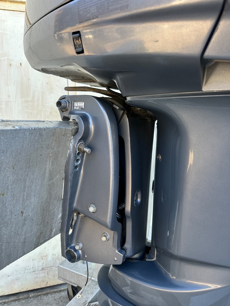 2007 Yamaha F250 250HP 4 Stroke Outboard Engine W/ 25" Counter Rotation