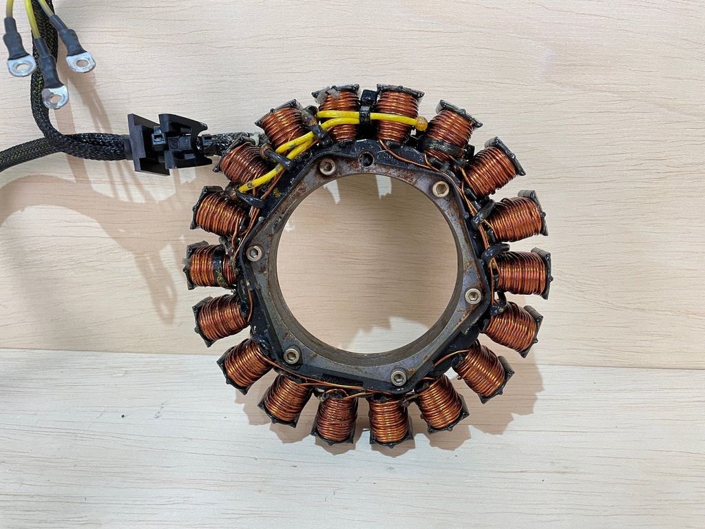 2000 Evinrude Ficht 175HP Outboard Engine Stator Assembly 0585257 0587016