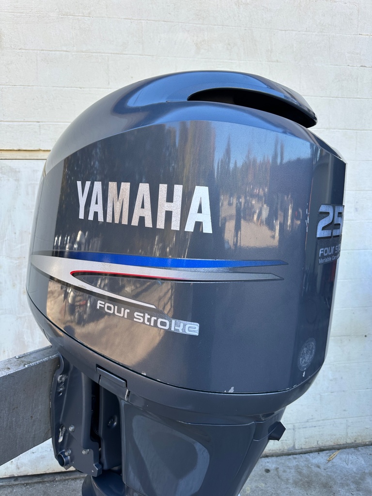 2007 Yamaha F250 250HP 4 Stroke Outboard Engine W/ 25" Shaft Good Condition