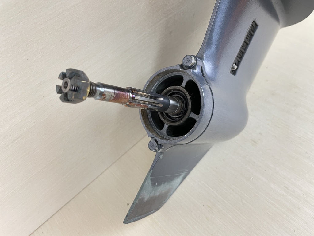 2003 Yamaha 15HP 4 Stroke Outboard 20" Long Lower Unit Gear Case 69A-45300-11-4D