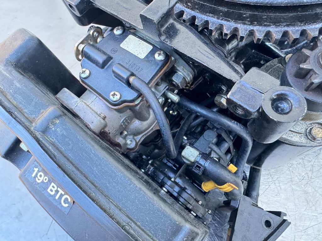 1995 Evinrude 40 HP 2 Stroke Outboard Powerhead 0437341 OEM