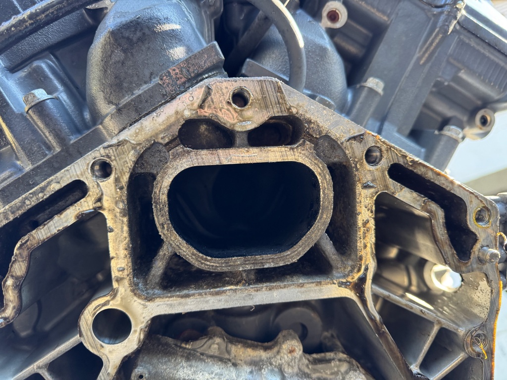 2004 Yamaha F225 225HP 3.3L 4 Stroke Outboard Powerhead - 231 Hours