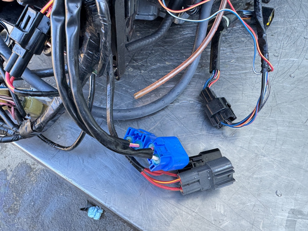 2004 Yamaha F225 225HP 3.3L 4 Stroke Outboard Powerhead - 231 Hours