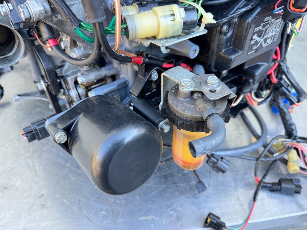 2004 Yamaha F225 225HP 3.3L 4 Stroke Outboard Powerhead - 231 Hours