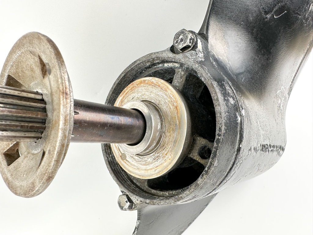 1998 - 2009 Suzuki DF 60 70 HP 20" Long Lower Unit Gear Case OEM