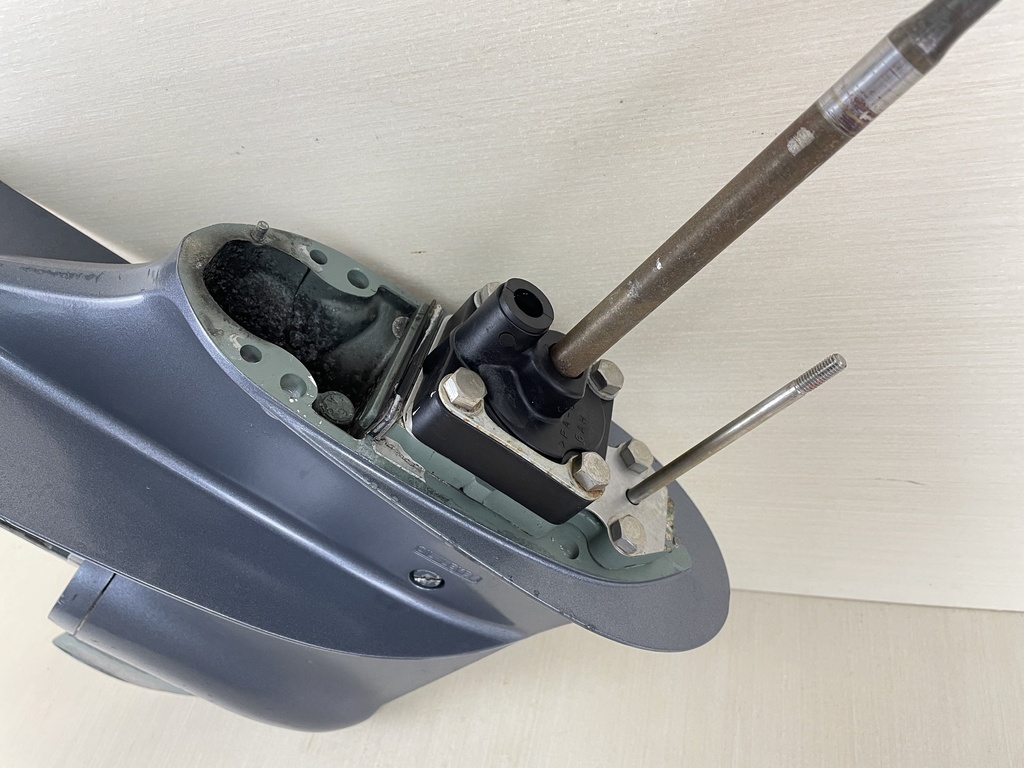 2007 Yamaha 20HP 4 Stroke Outboard 20" Long Lower Unit Gear Case 6AH-45300-10-4D  