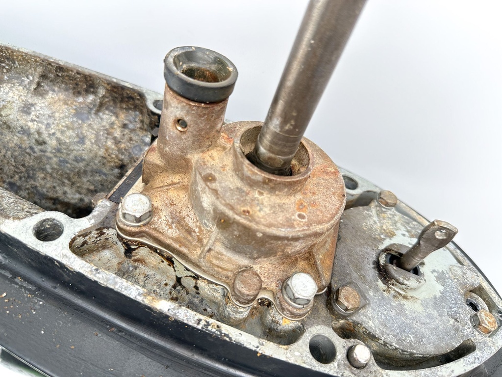 1998 - 2009 Suzuki DF 60 70 HP 20" Long Lower Unit Gear Case OEM