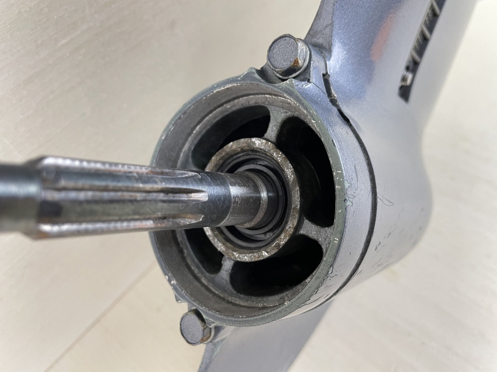 2007 Yamaha 20HP 4 Stroke Outboard 20" Long Lower Unit Gear Case 6AH-45300-10-4D  