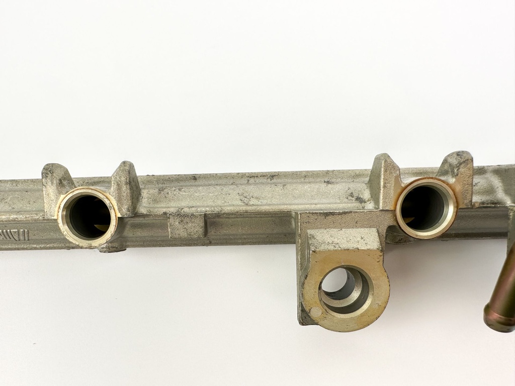 2003 Yamaha 115 HP 4 Stroke Outboard Delivery Pipe Fuel Rail  68V-13160-00-00 OEM