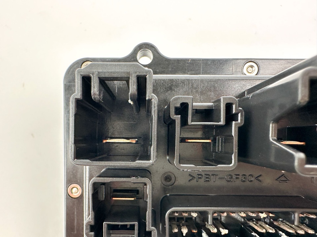 2019 Yamaha 250 HP 4 Stroke Outboard Fuse Box 6CE-82170-11-00 OEM