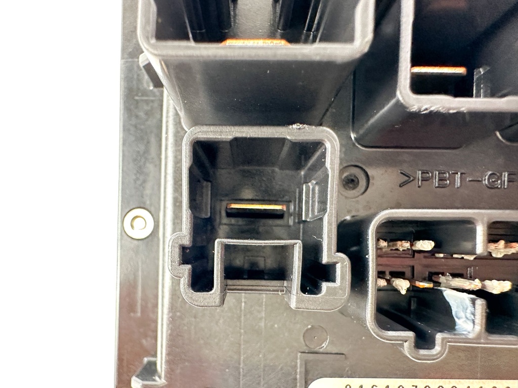 2019 Yamaha 250 HP 4 Stroke Outboard Fuse Box 6CE-82170-11-00 OEM