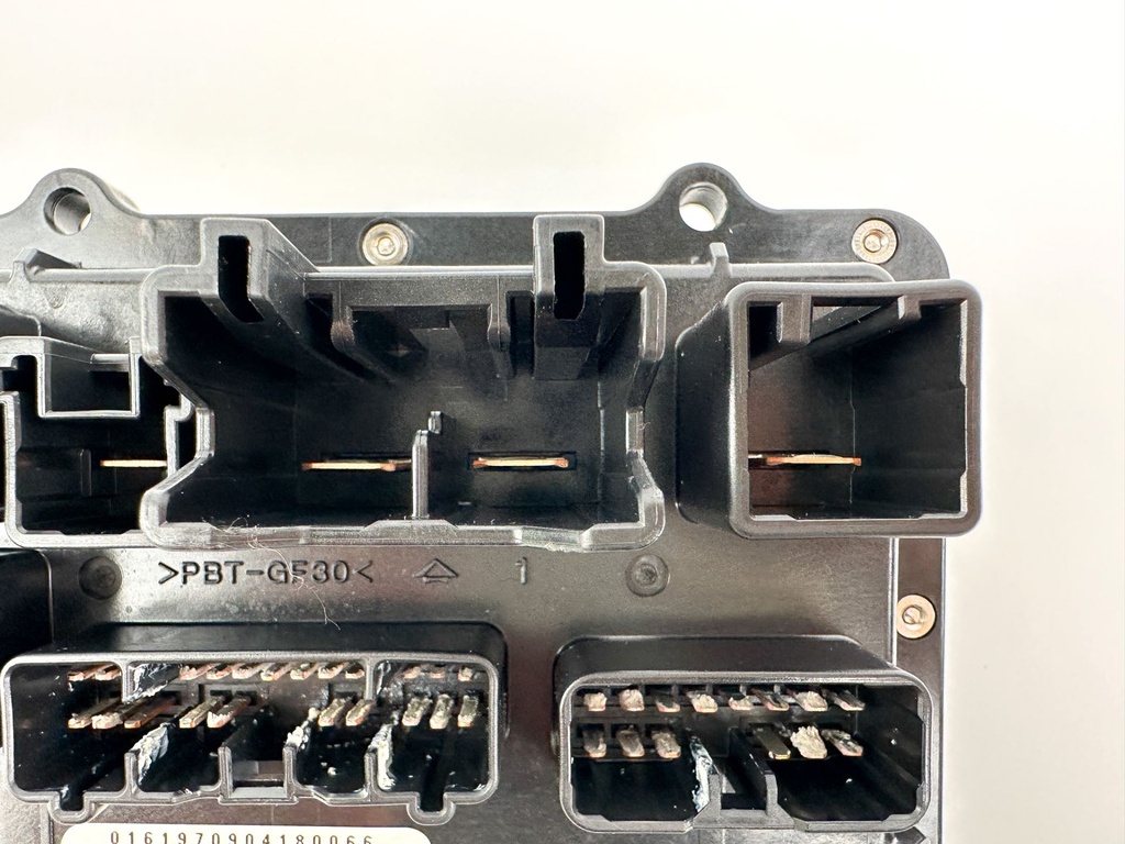 2019 Yamaha 250 HP 4 Stroke Outboard Fuse Box 6CE-82170-11-00 OEM