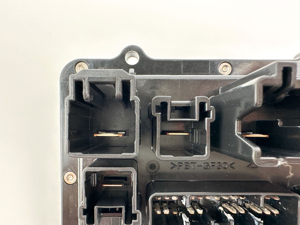 2019 Yamaha 250 HP 4 Stroke Outboard Fuse Box 6CE-82170-11-00 OEM