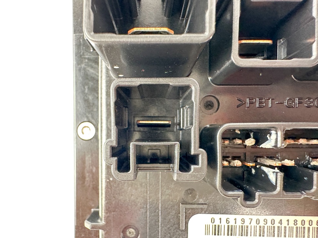 2019 Yamaha 250 HP 4 Stroke Outboard Fuse Box 6CE-82170-11-00 OEM