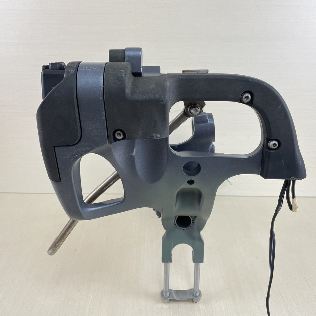 2007 Yamaha 20HP 4 Stroke Outboard Swivel Bracket & Steering 6AH-42510-10-4D