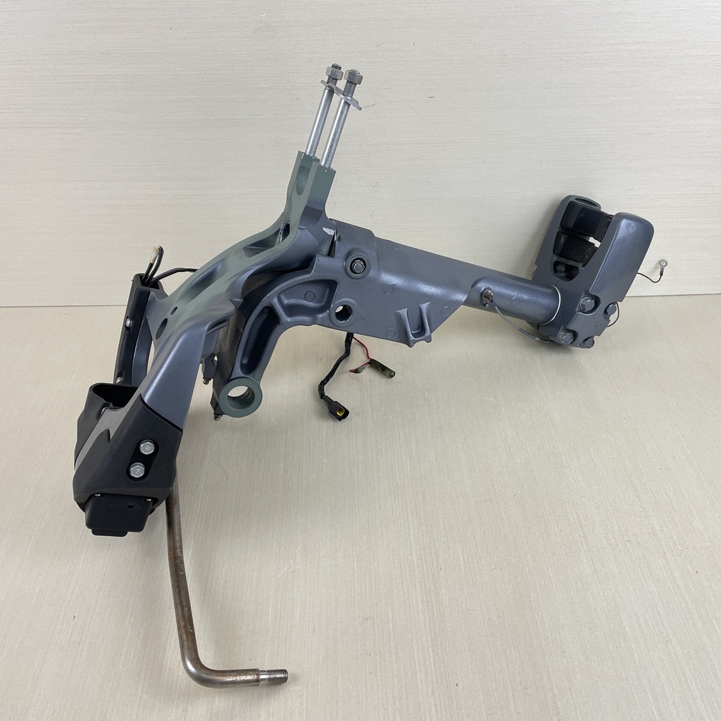 2007 Yamaha 20HP 4 Stroke Outboard Swivel Bracket & Steering 6AH-42510-10-4D