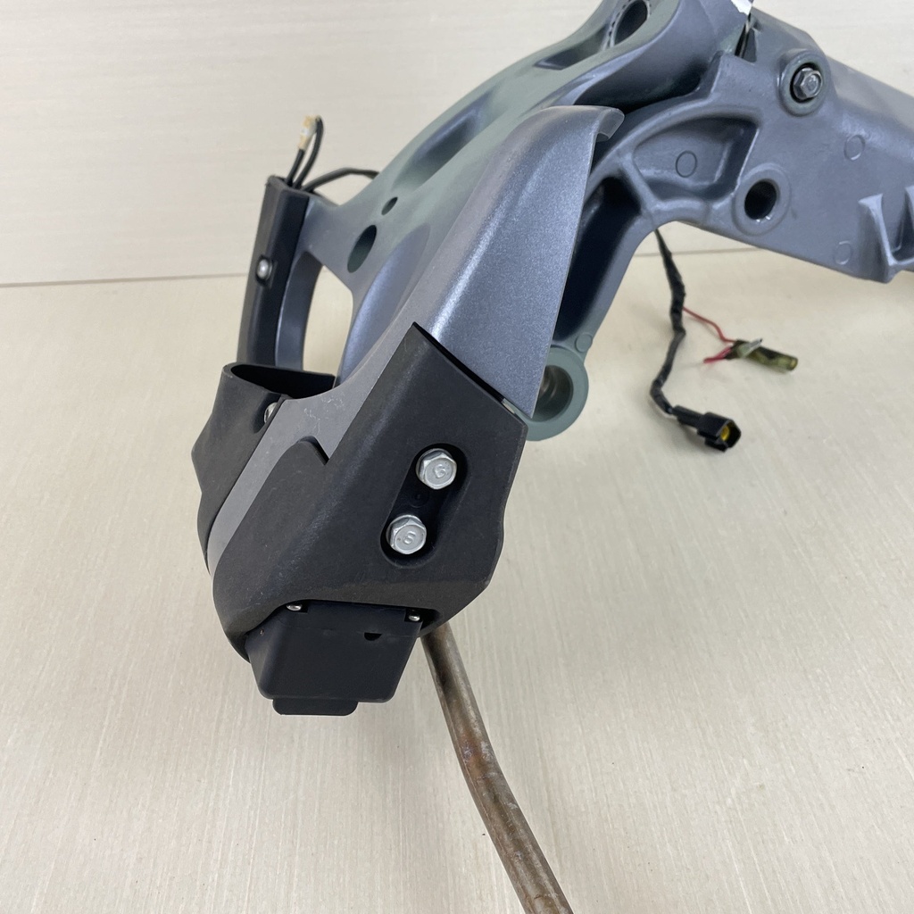 2007 Yamaha 20HP 4 Stroke Outboard Swivel Bracket & Steering 6AH-42510-10-4D