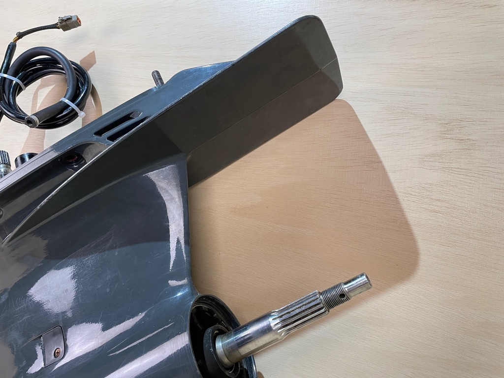 Evinrude Etec G2 150HP 2.7L Outboard Lower Unit Gear Case 5011636 2:16:1