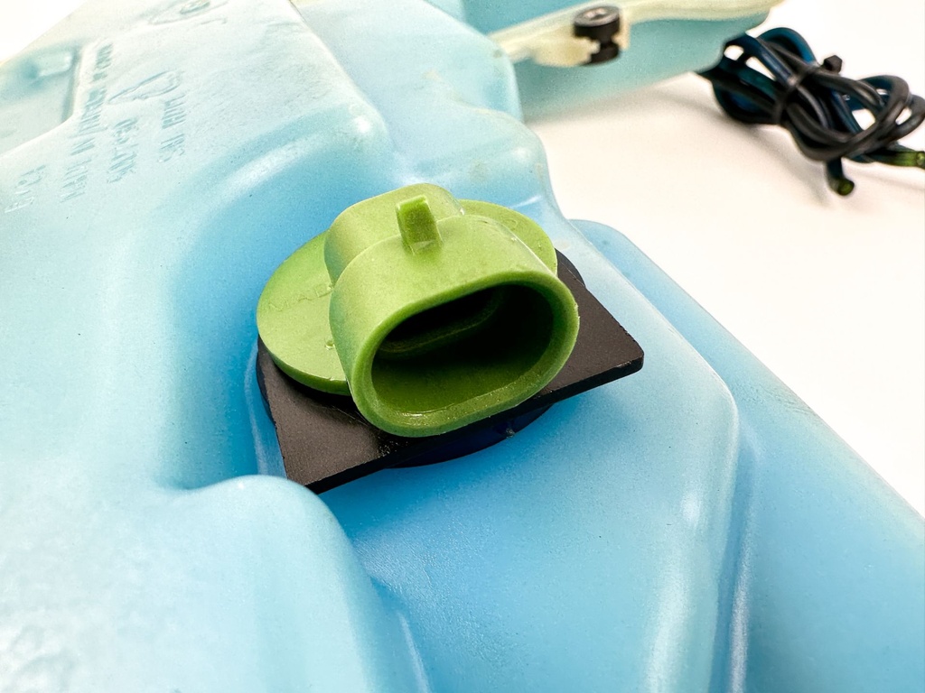 2013 Evinrude 75 HP 2 Stroke Outboard Oil Tank W/ Pump 5007915 OEM