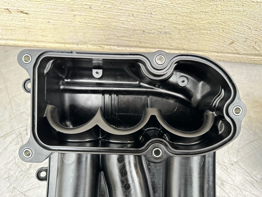 2019 Yamaha 250 HP 4 Stroke Outboard Intake Manifold 6CE-13641-00-00 OEM