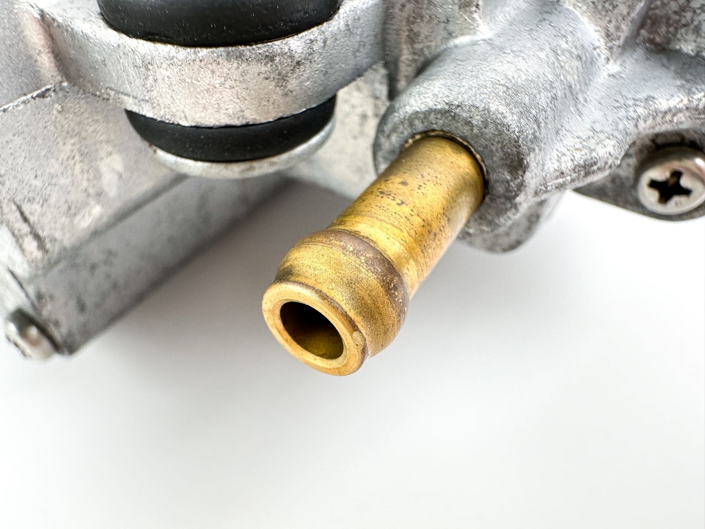 2000 Suzuki 70 HP 4 Stroke Outboard Vapor Separator Tank VST 15600-99E00 Cleaned