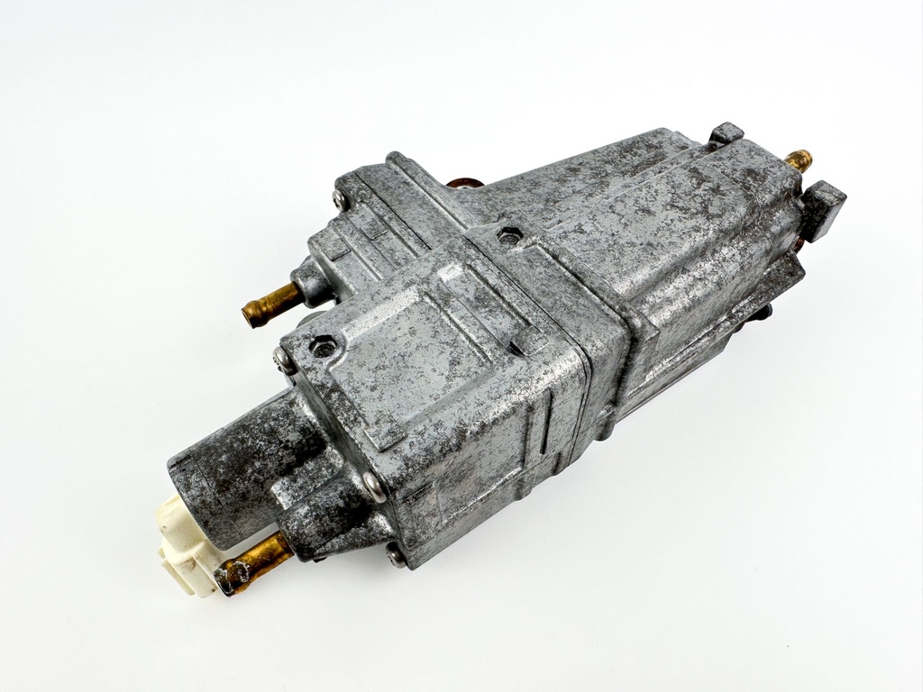 2000 Suzuki 70 HP 4 Stroke Outboard Vapor Separator Tank VST 15600-99E00 Cleaned