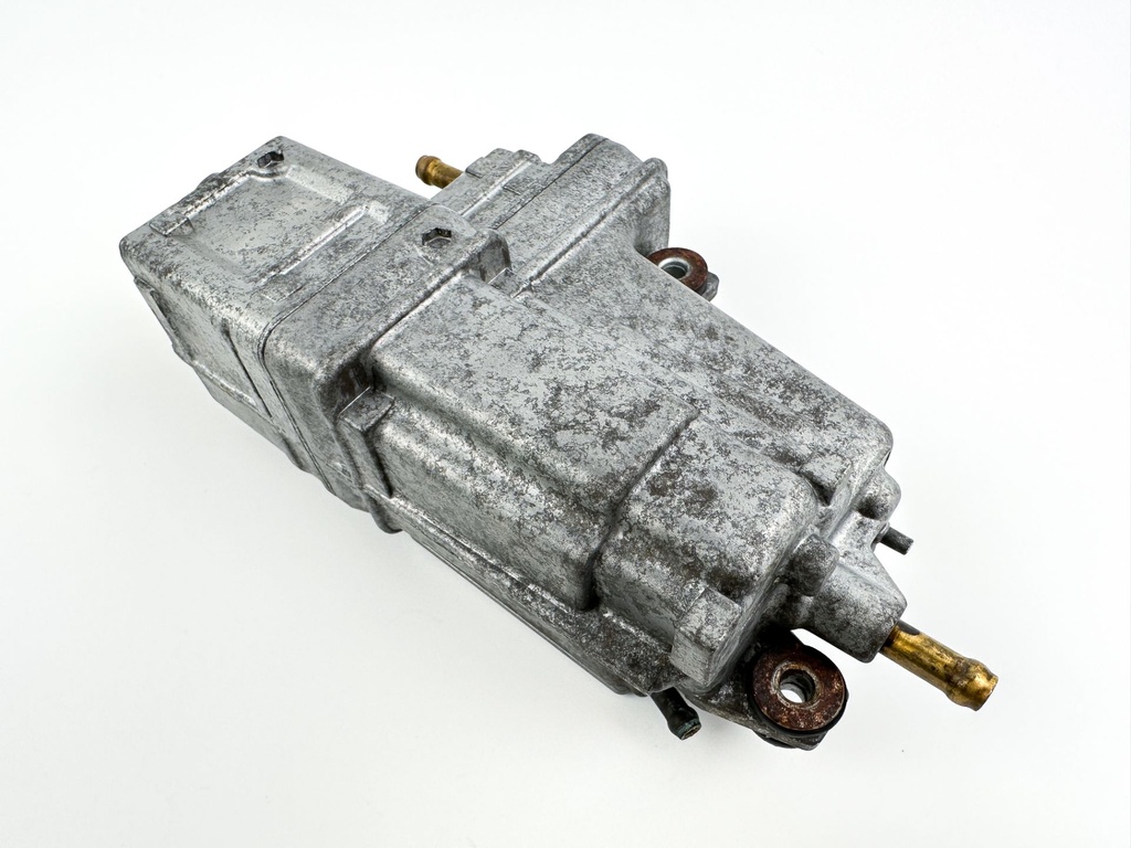 2000 Suzuki 70 HP 4 Stroke Outboard Vapor Separator Tank VST 15600-99E00 Cleaned