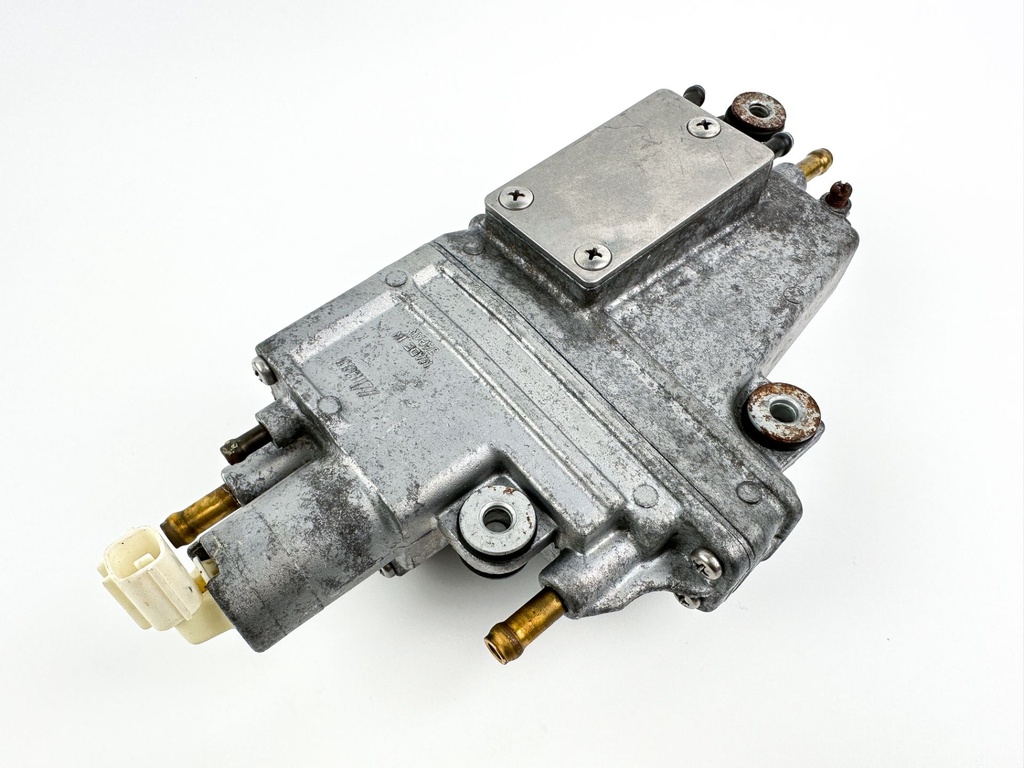 2000 Suzuki 70 HP 4 Stroke Outboard Vapor Separator Tank VST 15600-99E00 Cleaned