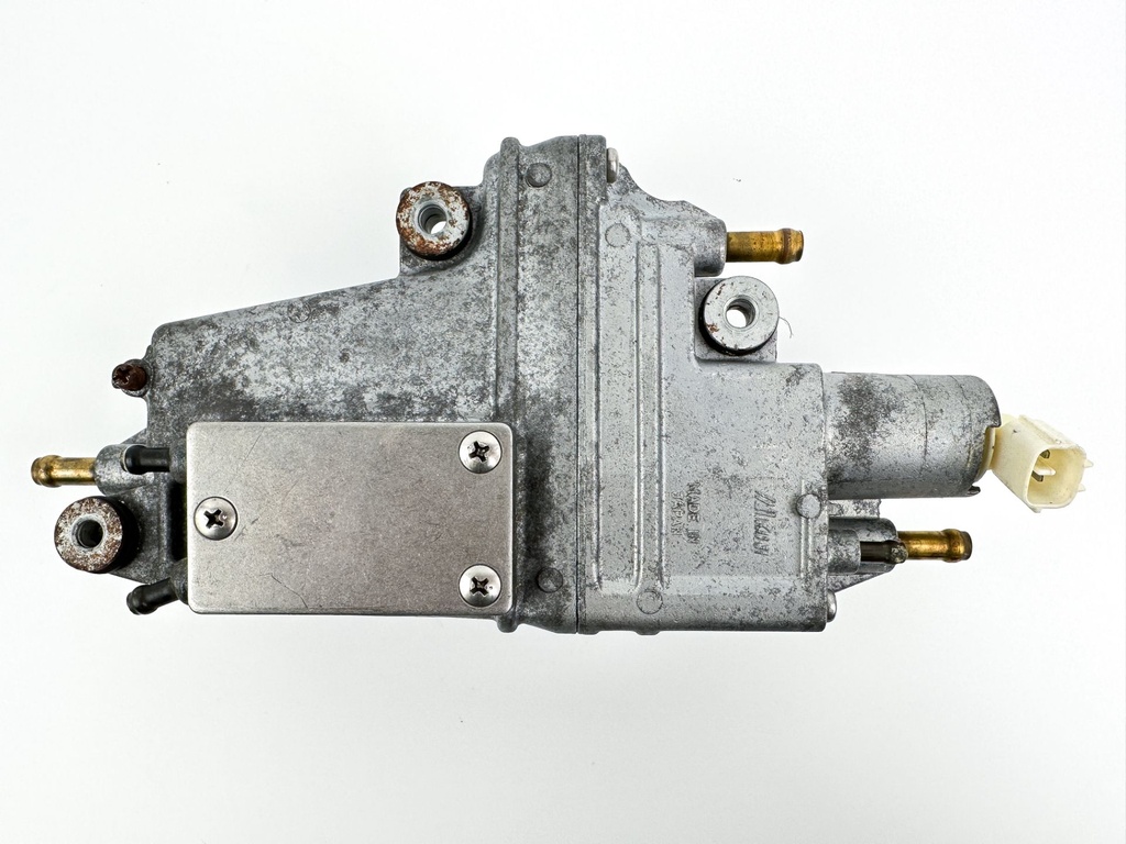 2000 Suzuki 70 HP 4 Stroke Outboard Vapor Separator Tank VST 15600-99E00 Cleaned