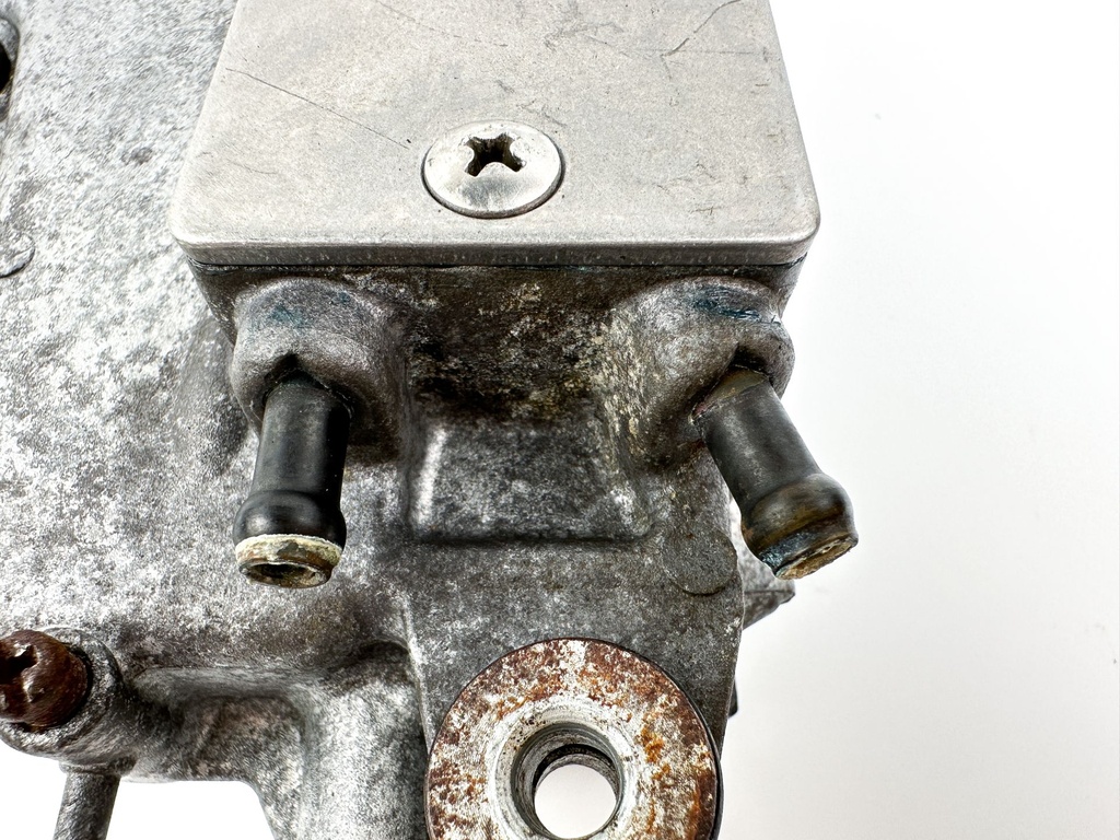 2000 Suzuki 70 HP 4 Stroke Outboard Vapor Separator Tank VST 15600-99E00 Cleaned