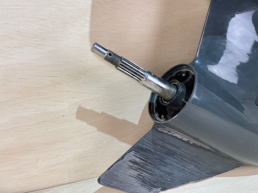 Evinrude Etec G2 150HP 2.7L Outboard Lower Unit Gear Case 5011636 2:16:1