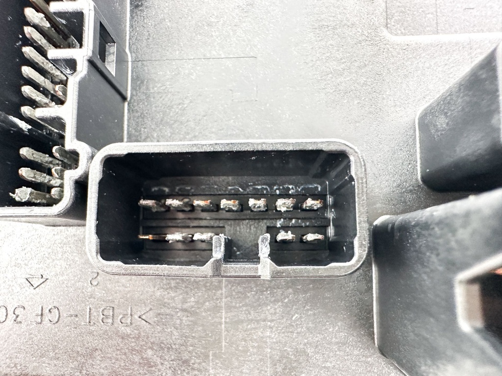 2008 Yamaha 250 HP 4 Stroke Outboard Fuse Box 6P2-82170-00-00 OEM