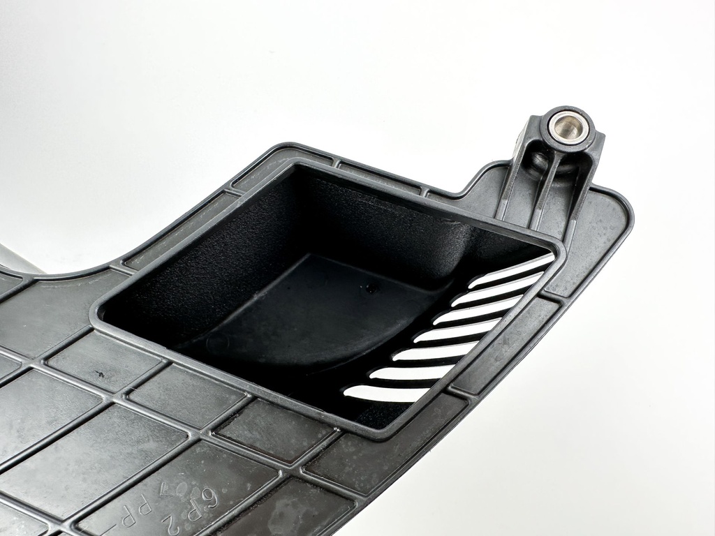 2008 Yamaha 250 HP 4 Stroke Outboard Intake Air Silencer Assembly 6P2-14440-00-00 OEM