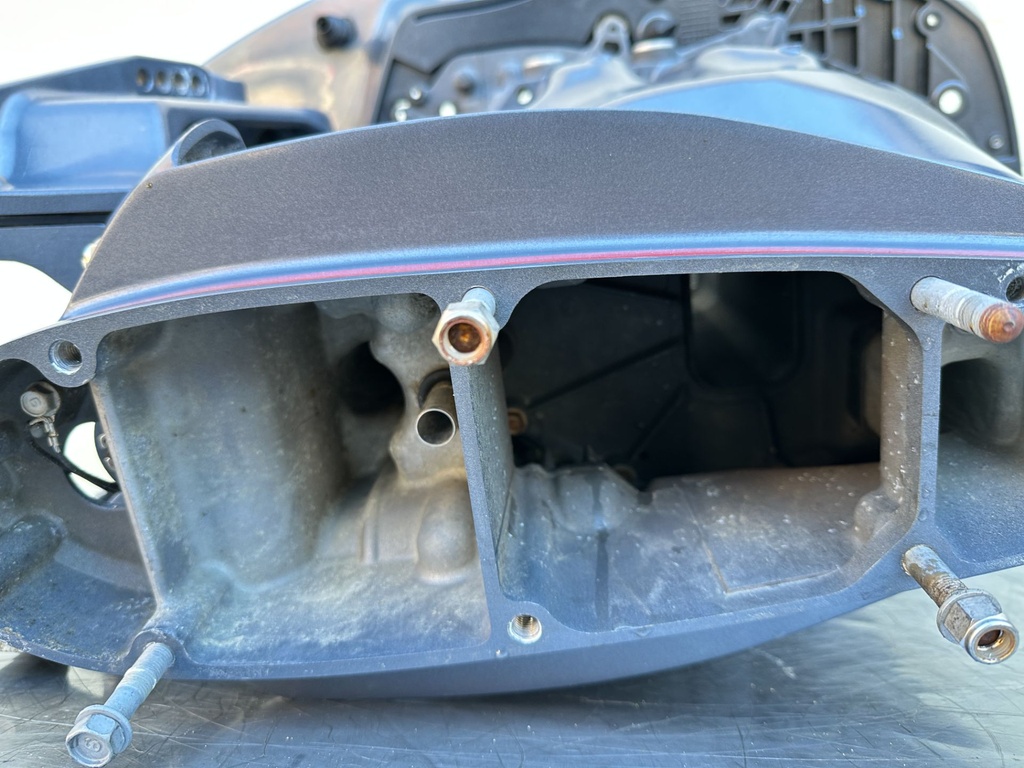 2017 Yamaha 250 HP 4 Stroke VMAX Outboard Complete Midsection & Swivel Bracket OEM