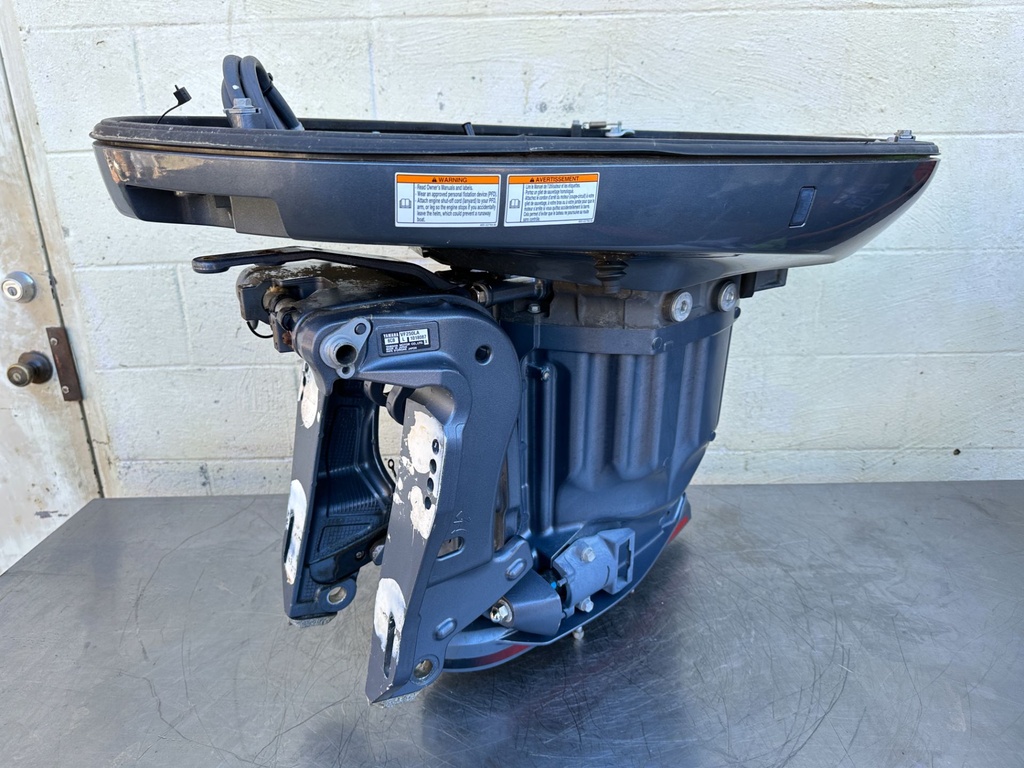 2017 Yamaha 250 HP 4 Stroke VMAX Outboard Complete Midsection & Swivel Bracket OEM