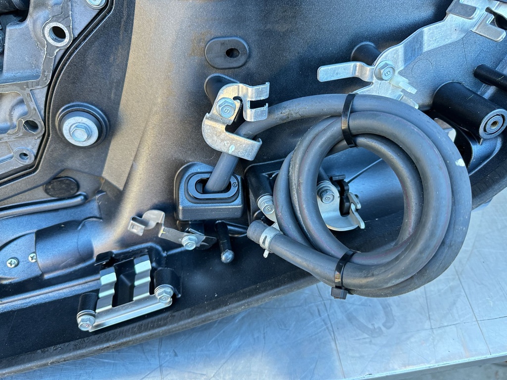 2017 Yamaha 250 HP 4 Stroke VMAX Outboard Complete Midsection & Swivel Bracket OEM