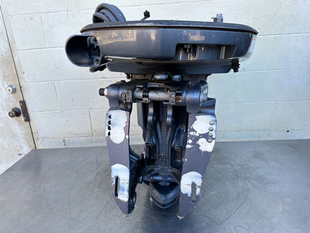 2017 Yamaha 250 HP 4 Stroke VMAX Outboard Complete Midsection & Swivel Bracket OEM