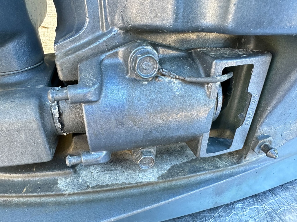 2004 Yamaha 225 HP 4 Stroke Outboard Complete Midsection & Swivel Bracket XL